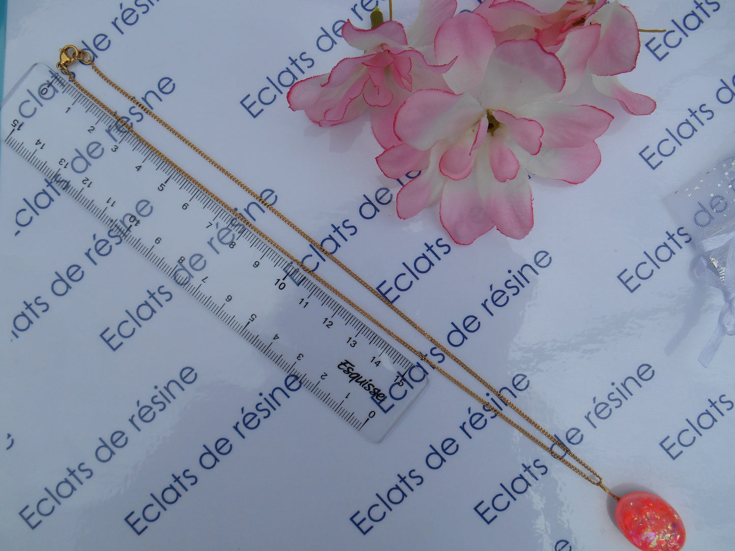 Parure Collier-Boucles dorée & Flakies