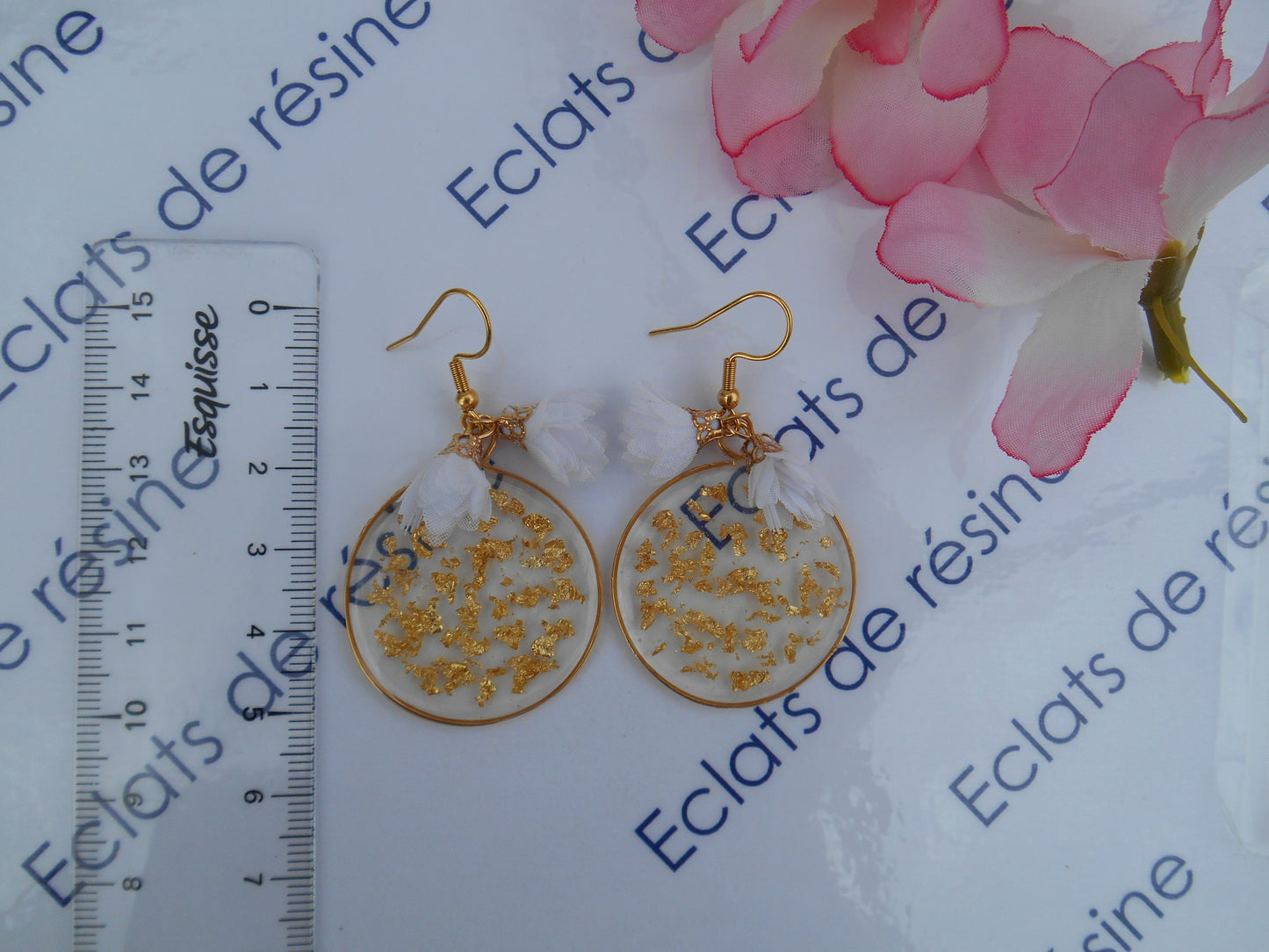 Boucles d'oreilles Feuilles d'or & Fleurs blanches