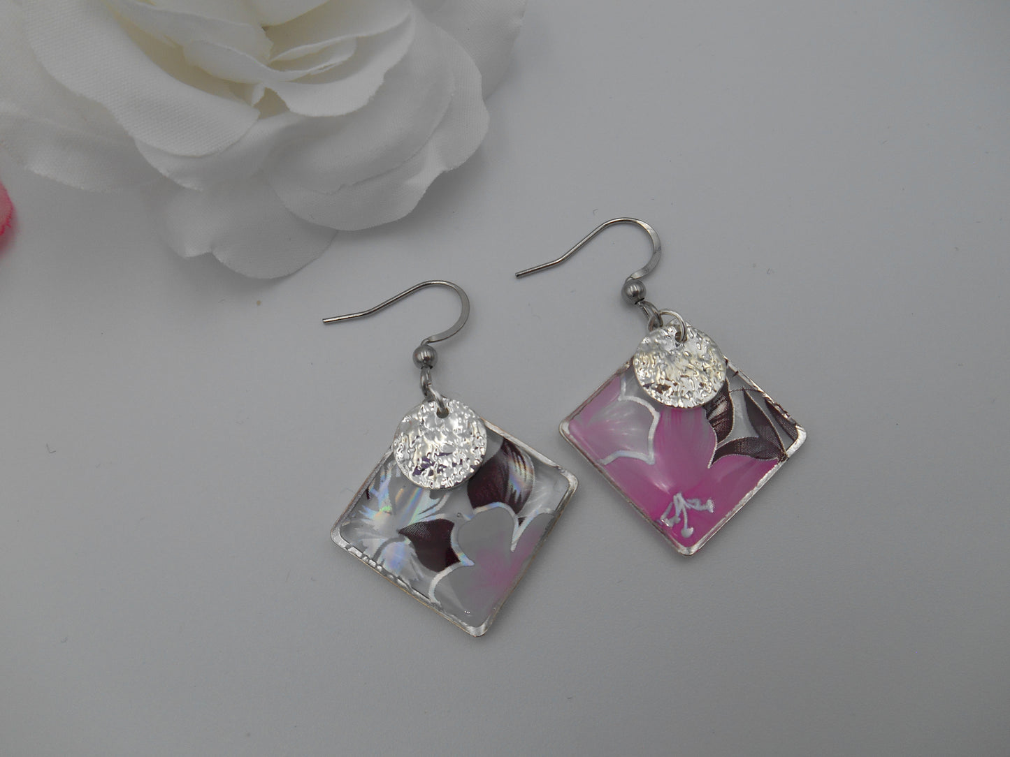 Boucles d'oreilles "Transparence & fleurs holographiques"