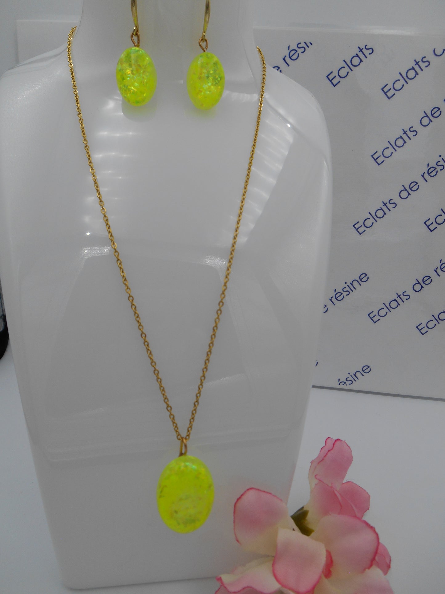 Parure Collier-Boucles dorée & Flakies