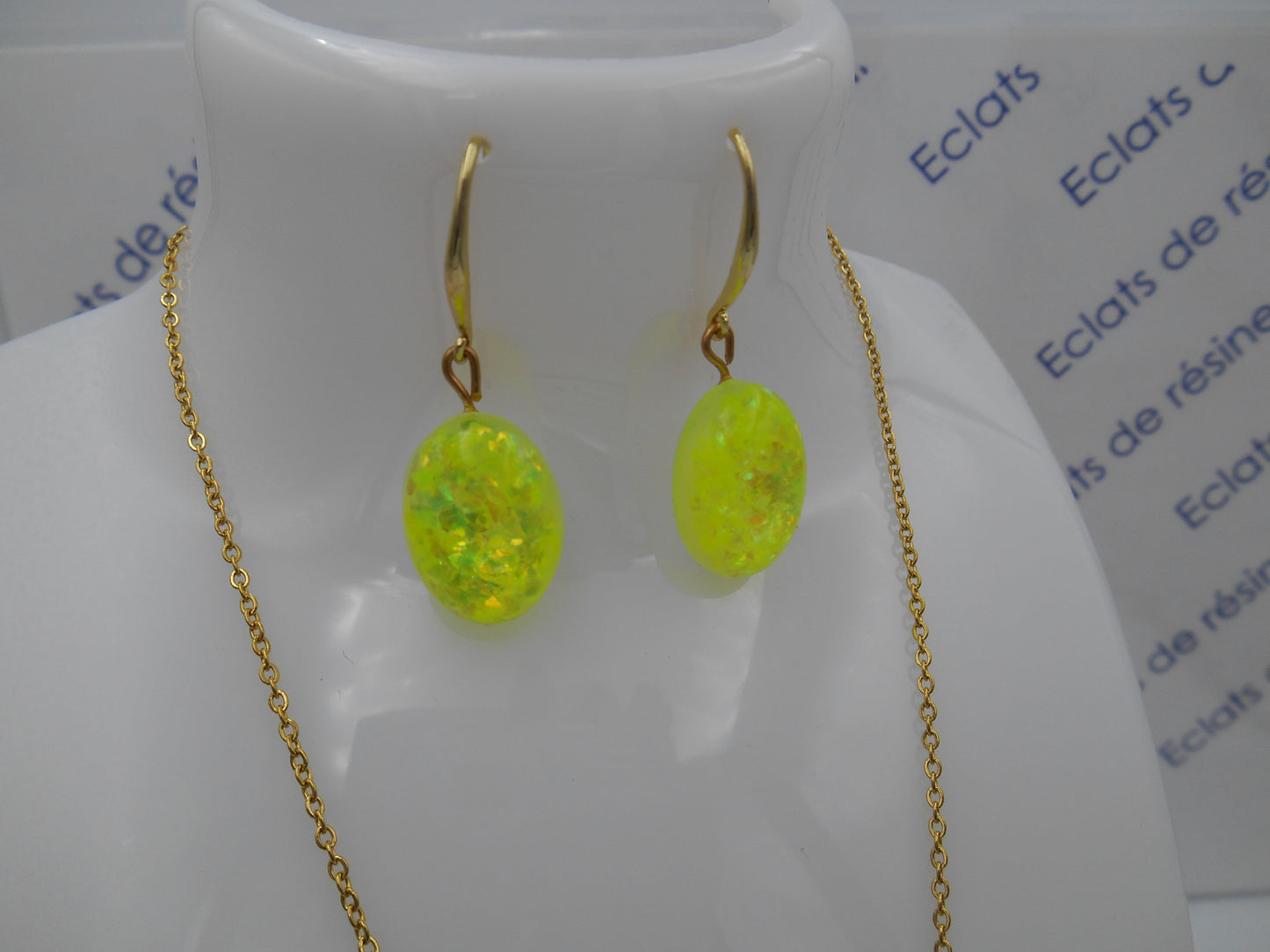 Parure Collier-Boucles dorée & Flakies