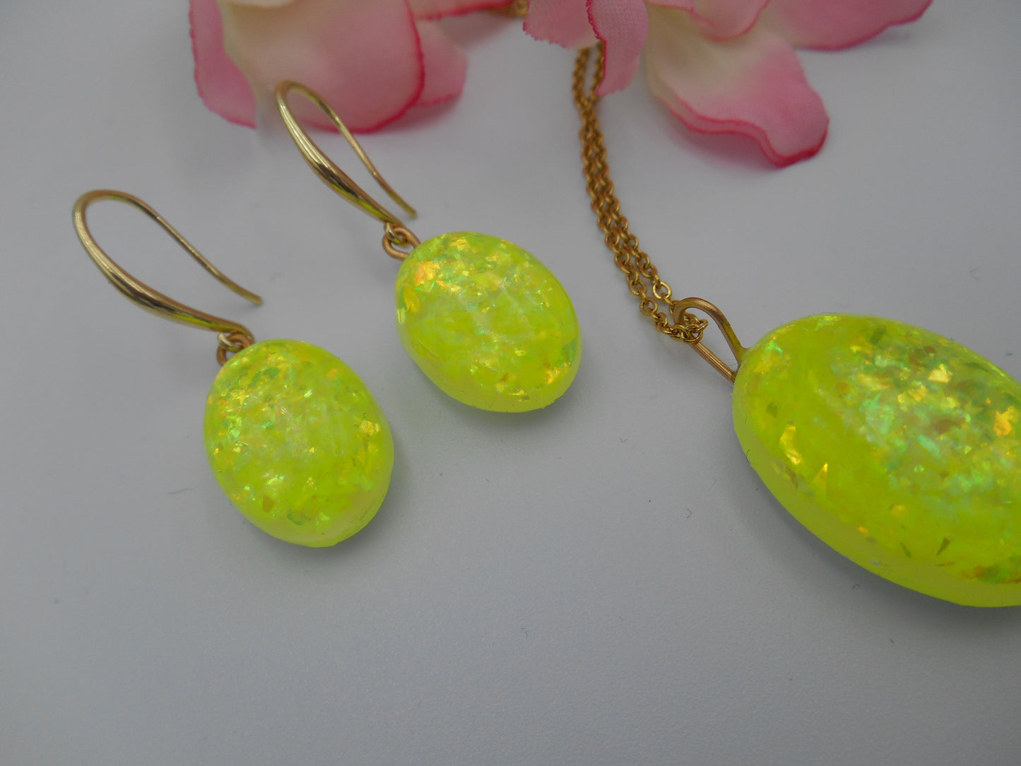 Parure Collier-Boucles dorée & Flakies