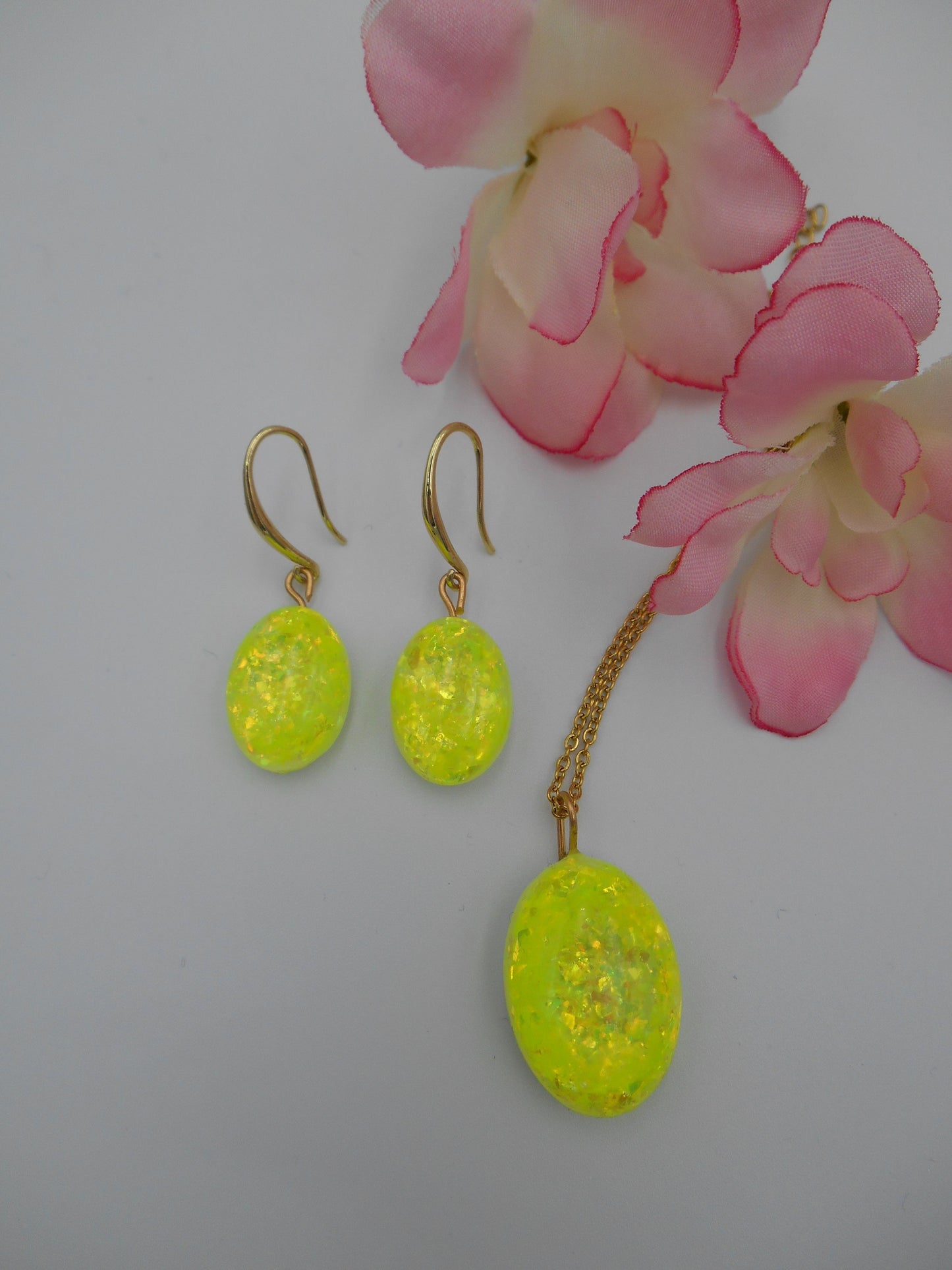 Parure Collier-Boucles dorée & Flakies