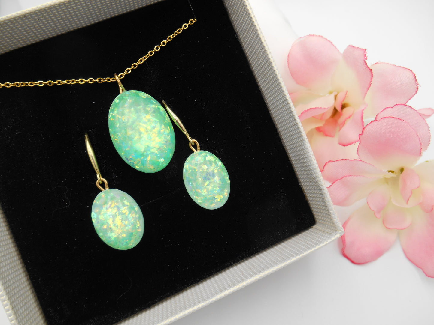 Parure Collier-Boucles dorée & Flakies