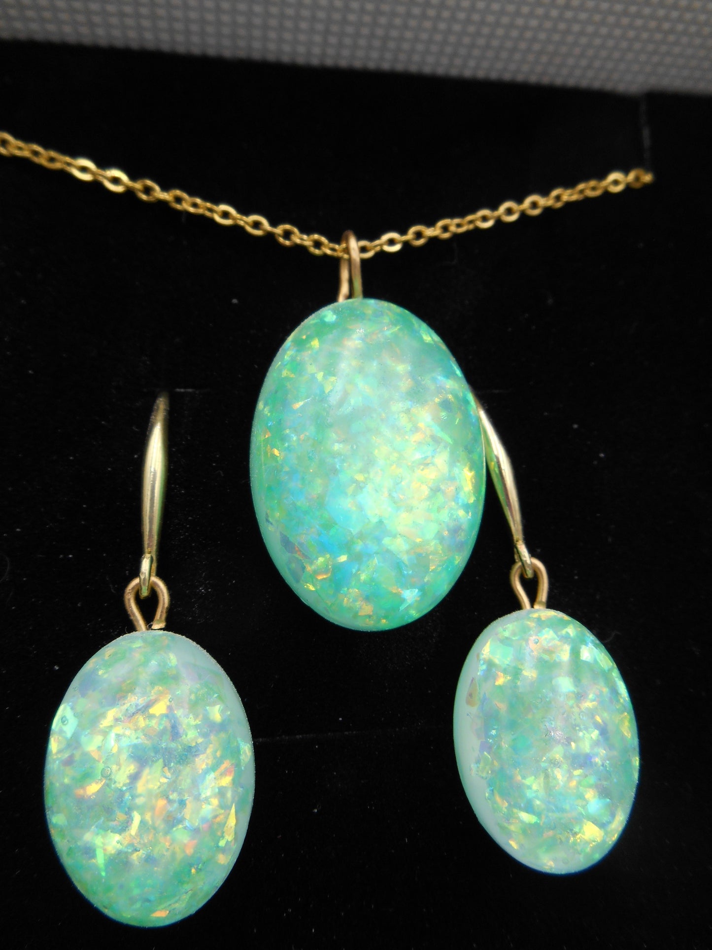 Parure Collier-Boucles dorée & Flakies