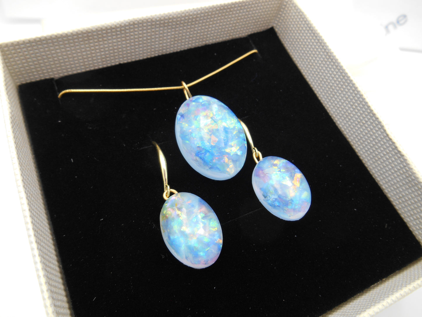Parure Collier-Boucles dorée & Flakies