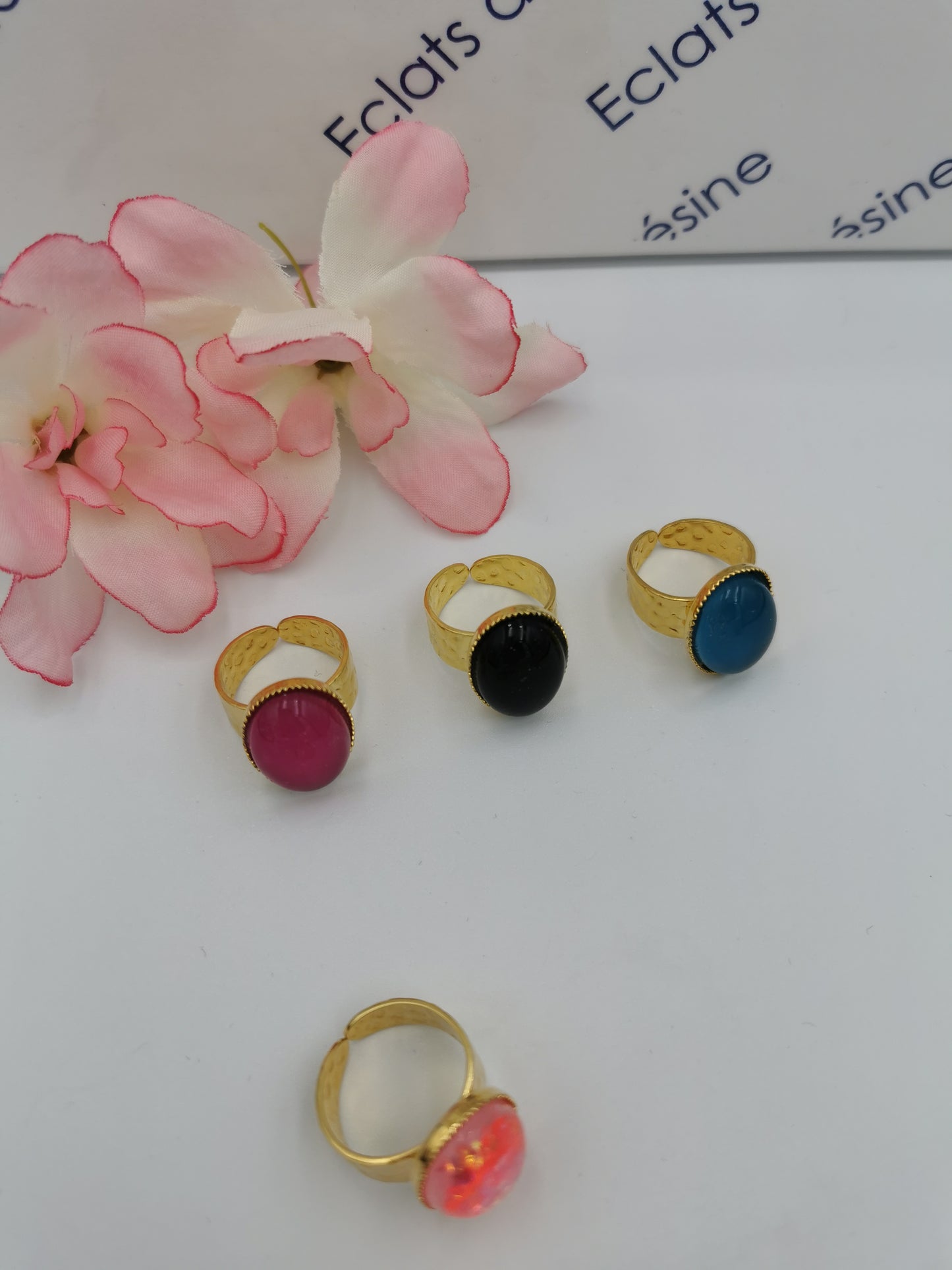 Bague martelée avec cabochon ovale