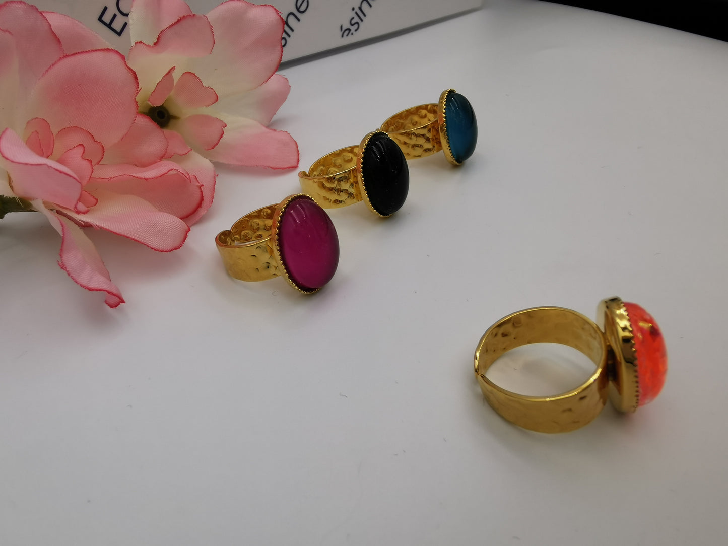 Bague martelée avec cabochon ovale