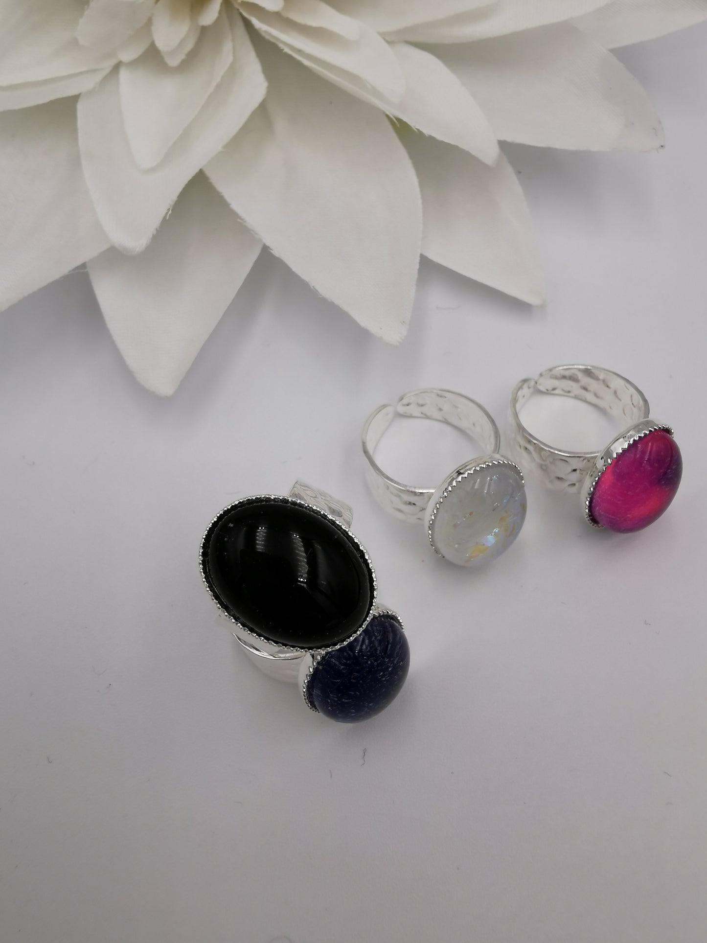 Bague martelée avec cabochon ovale