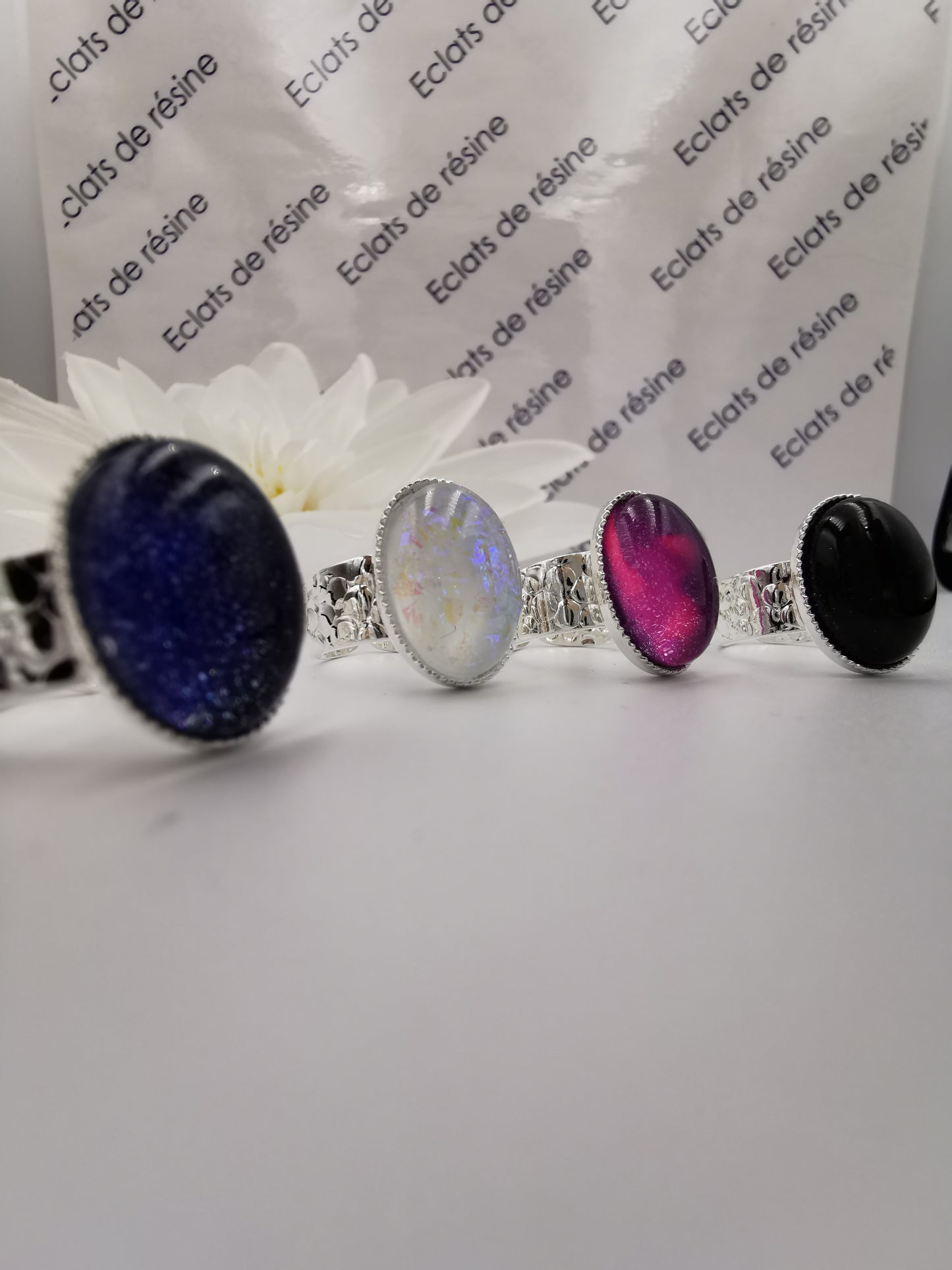 Bague martelée avec cabochon ovale