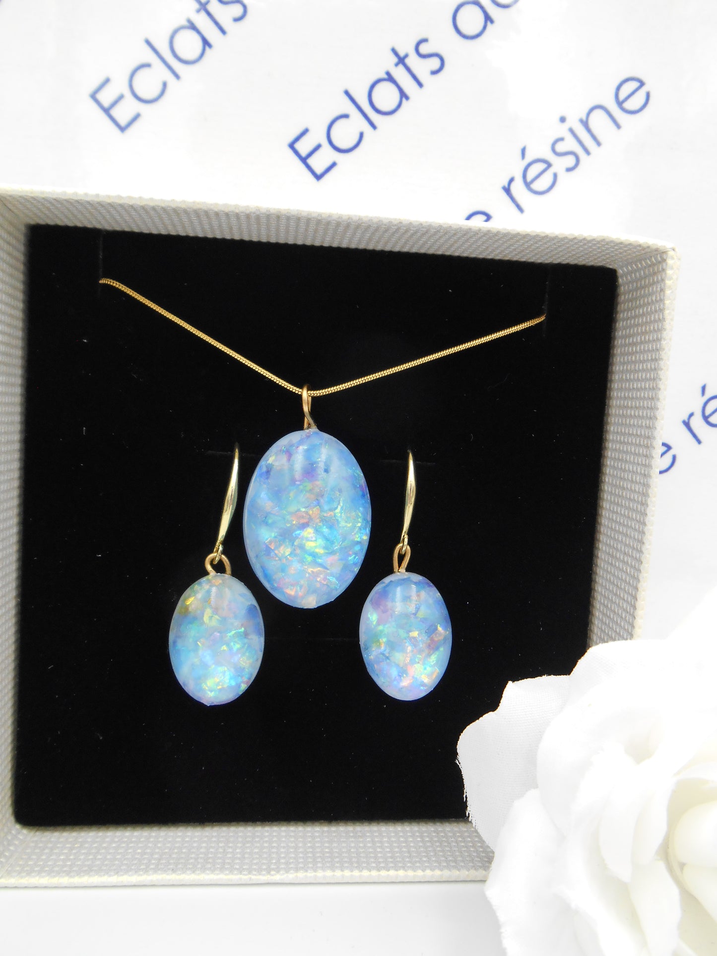 Parure Collier-Boucles dorée & Flakies